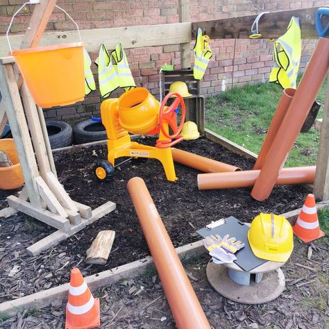 Construction Area Early Years Outdoor, Outdoor Construction Area Eyfs, Preschool Construction Area, Construction Playground, Construction Area Early Years, Kids Outdoor Spaces, Eyfs Outdoor, Eyfs Outdoor Area, Preschool Construction