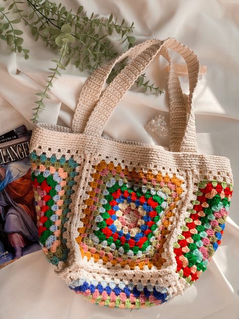 Granny Square Bag Crochet Purse Vintage Style Crochet Tote - Etsy Free Crochet Granny Square Patterns, Free Crochet Granny Square, Granny Square Handbag, Granny Square Purse, Granny Square Bag Crochet, Square Bag Crochet, Cotton Handbag, Granny Square Bag, Crochet Goodies