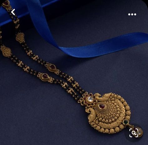 Gold Braclate, Antique Mangalsutra Designs, Antique Mangalsutra, Indian Gold Necklace Designs, Mangalsutra Chain, Classy Blouses, Neck Pieces Jewelry, Dainty Gold Jewelry, Black Beads Mangalsutra Design