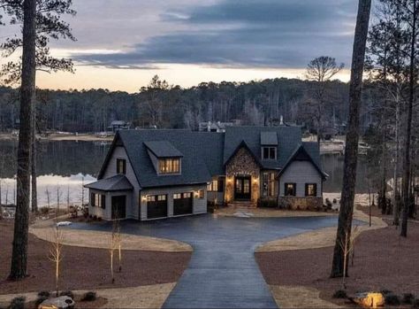 Beautiful Houses Exterior, Lake Houses Exterior, Barn Style House Plans, Dream Life House, Gorgeous Houses, Lakefront Homes, Barn Style House, House Plans Farmhouse, Farmhouse Exterior