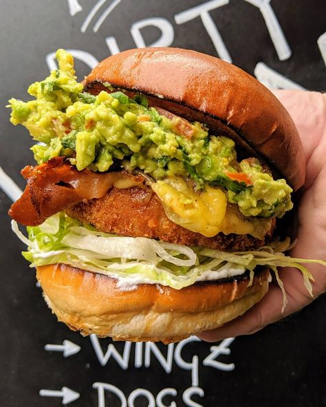 Guacamole Burger, Burger Recipe, Holy Moly, Cheez It, Food Trays, Chick Fil A, Burger Recipes, Chicken Burgers, Vegan Food