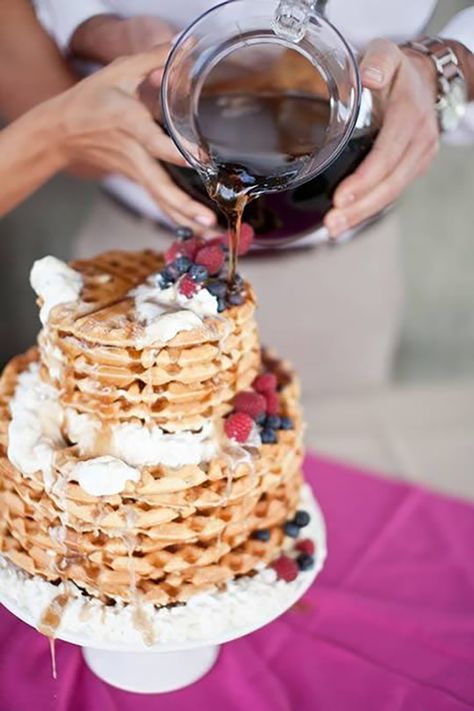 Waffle cake with syrup for a wedding cake English Garden Aesthetic, Waffle Wedding, Alternative Wedding Cake Ideas, Aesthetic Thoughts, Aesthetic English, Alternative Wedding Cakes, Wedding Cake Alternatives, Waffle Cake, Wedding Cake Ideas