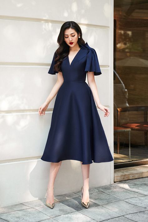 Midi Dress Formal, Elegant Midi Dresses, Elegant Dresses Classy, Fashion Dresses Casual, 가을 패션, Blue Midi Dress, Classy Dress, Elegant Outfit, Model Dress