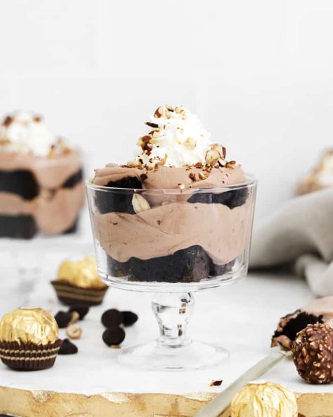 trifles | nutella recipes | ferrero rocher | best desserts | chocolate desserts Nutella Trifle, Recipes With Nutella, Homemade Chocolate Chip Muffins, Christmas Trifle Recipes, Chocolate Covered Cheesecake, Chocolate Cream Puff, Nutella Mousse, English Desserts, Dream Dessert