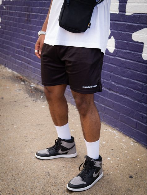 On this post, I show you how to casually wear basketball style shorts in a basic, but super clean outfit that's easy to imitate. #airjordan1 #jordan1 #aj1shadow #standardattire #carharttwip #whitetee #warbyparker #mensstyle #mensblogger Jordan 1 Shorts Outfit Men, Jordan 1 Shadow Outfit Men, Jordan 1 With Shorts, Basketball Shorts Outfit Mens, Jordan 1 Shadow Outfit, Jordan Outfits For Men, Air Jordan 1 Outfit Men, Old Skool Outfit, Mens Shorts Pattern