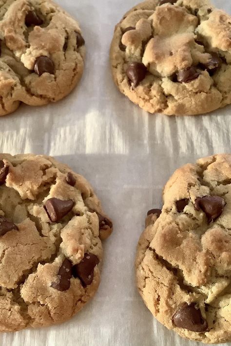 Char’s Chocolate Chip Cookies Cookies With Shortening, Home Made Cookies, Cookie Table, Choc Chip Cookies, Gummy Worms, Famous Recipe, Cookie Frosting, Shortening, How To Make Cookies