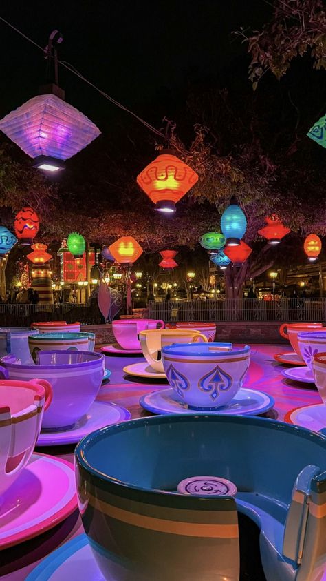 Disneyland Teacups, Disneyland Florida, Disneyland Rides, Disneyland Photos, Disney Photo Ideas, Disney World Pictures, Disneyland (paris), Cute Disney Pictures, Disney World Florida