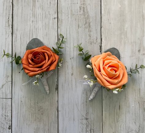 Cowboy Boutineer, Simple Fall Boutonniere, Terracotta And Sage Boutonniere, Bohemian Wedding Bouquet Simple, Men Boutineer Wedding Fall, Groom Shoes Brown, Burnt Orange Wedding Boutonniere, Green White And Orange Wedding, Burnt Orange Wedding Centerpieces