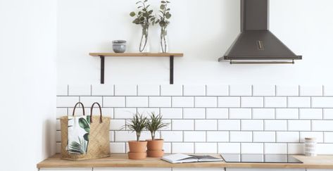 In defense of white subway tile or… 6 beautiful uses of white subway tile! White Brick Tiles, Scandi Kitchen, White Kitchen Table, White Kitchen Tiles, White Ceramic Tiles, Refacing Kitchen Cabinets, White Bathroom Tiles, White Kitchen Decor, Kitchen Splashback