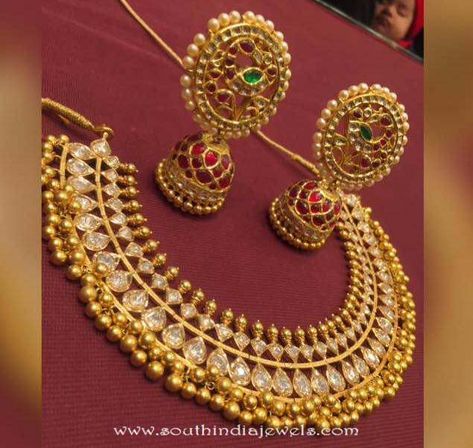 Gold Antique Necklace, Traditional Gold Necklace, Premraj Shantilal Jain Jewellers, Bridal Necklace Designs, Antique Jewellery Designs, Gold Necklace Indian Bridal Jewelry, Wedding Jewellery Collection, White Stones, Neck Jewellery