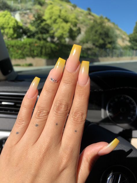 Yellow Ombré Nails, Yellow And White Ombre Nails, Nails For Yellow Dress, Yellow Valentine Nails, Ombre Nails Yellow, Yellow Coffin Nail Ideas, Yellow Acrilyc Nails, Yellow Ombre Nails Short, Yellow Ombre Nails Coffin With Design