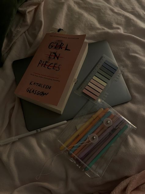 Book Annotation Pens, Girl In Pieces Annotations, Girl In Pieces Book Aesthetic, Girl In Pieces Book, Pens Stationary, Books Vibe, Library Vibes, Kathleen Glasgow, Charlie Davis