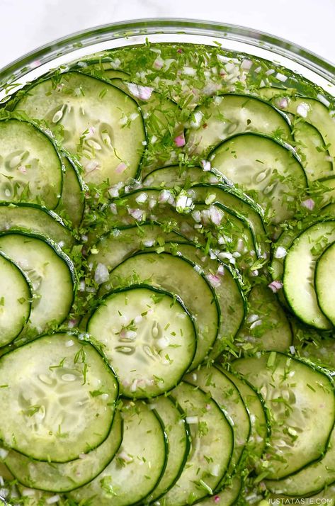 Vinegar Salad Recipes, Cucmber Salad, Hungarian Cucumber Salad, Weight Watchers Salad, Easy Cucumber Salad, Cucumber Canning, Hungarian Cuisine, Cucumber Salad Recipe, Creamy Cucumber Salad