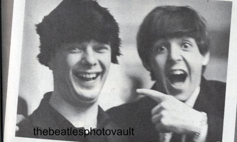 Manager Brian Epstein wearing a "Beatle" wig Ringo Starr Photograph, Brian Epstein, Stuart Sutcliffe, Beatles Ringo, Beatles Photos, Toms Shoes Outlet, Beatles John, Breaking In, The Fab Four