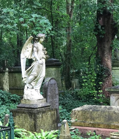 Highgate Cemetery, London Cemetery Reference, Drawtober 2022, Drawtober 2023, Cemetery Aesthetic, Cemetary Statue, Highgate Cemetery London, Real Ghost Photos, Tomb Stones, Graveyard Art