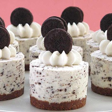 Jus Lemon, No Bake Oreo Cheesecake, Cheesecake Factory Recipes, Cookies And Cream Cheesecake, Oreo Milkshake, Mini Cheesecake Recipes, Baked Cheesecake Recipe, Cheesecake Cupcakes, Caramel Cheesecake