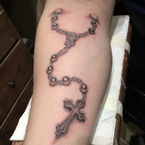 Single needle rosary by:Mike Jupp Rosary Tattoo On Hand, Rosary Bead Tattoo, Bull Skull Tattoos, Royal Peacock, Rosary Tattoo, Chain Tattoo, Rose Drawing Tattoo, Peacock Tattoo, Feminine Tattoo Sleeves