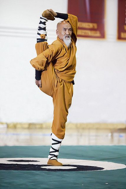 Grand Master Li (if I remembered correctly) is more than 80 years old, I only wish I can still take photo with heavy lens/camera at his age...  Photographed for 2009 USA National Wushu Team Trials (EF 70-200mm f/2.8L IS USM, 140mm, f2.8, 1/800, ISO 4000 @ DeAnza College) Art Demonstrations, Arte Yoga, Shaolin Monks, Kung Fu Martial Arts, Shaolin Kung Fu, Tai Chi Chuan, Pencak Silat, Ju Jitsu, Chinese Martial Arts