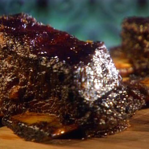 Oven Short Ribs Recipe, Oven Short Ribs, Bbq Short Ribs, Ribs In Oven, Sunny Anderson, Short Ribs Recipe, Easy Bbq, Honey Bbq, Ribs Recipe