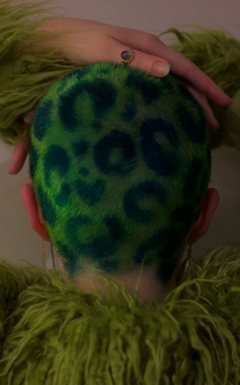 Dyed Hair Buzzcut, Buzzcut Pattern, Buzzcut Inspiration, Green Buzzcut, Buzzcut Dyed Hair, Girl Buzzcut, Green Dyed Hair, Dyed Buzzcut, Buzzcut Hair