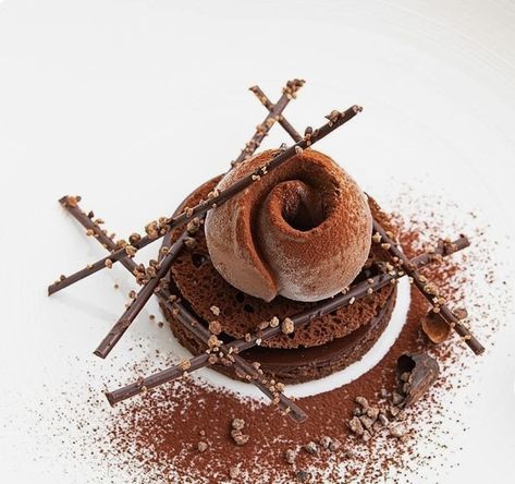 Hot Chocolate Sauce, Hot Desserts, Fine Dining Desserts, Cooking Restaurant, Michelin Guide, Pastry Art, Small Desserts, Fancy Desserts, Delicious Snacks Recipes