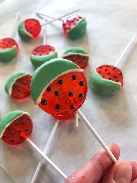 Watermelon Lollipops, Skewers Ideas, Easy Lollipop Recipe, Desserts On A Stick, Root Beer Candy, Lollipops Recipe, Fun Easy Desserts, Dessert Skewers, Fruit Jellies