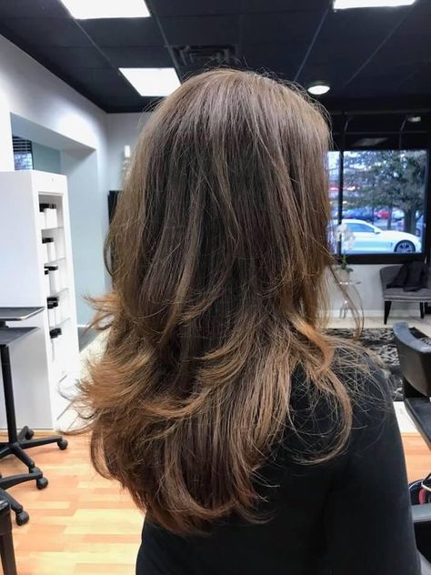 Mid Length Heavy Layers, Medium Brown Mid Length Hair, Middle Hair With Layers, Mid Length Hair With Heavy Layers, Medium Length Bouncy Layers, Layered Balayage Hair Mid Length, Mid Length Hair With Layers Brown, Brown Hair Mid Length Layers, Mis Length Haircut Layers