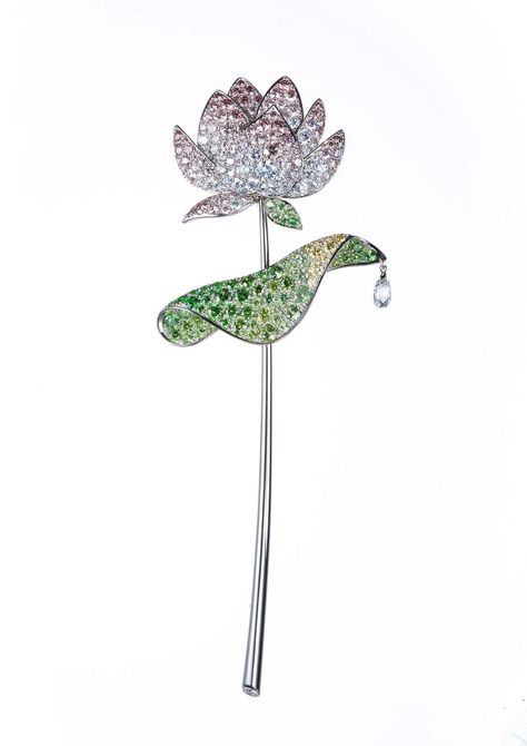 Gimel's platinum Lotus brooch from 2001 featuring a flower head with pavé-set pink and colourless diamond petals leading to a circular-cut demantoid garnet and yellow diamond leaves. © Gimel Trading Co., Ltd. Vogue Jewelry, Demantoid Garnet, Face Jewellery, High Jewellery, Designer Watches, Colorless Diamond, Unique Wedding Bands, Floral Jewellery, Gold Floral