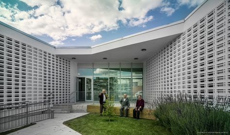 Gallery - Day-Care Center for Elderly People / Francisco Gómez Díaz + Baum Lab - 2 Elderly Homes Architecture, Elderly Day Care Center Design, Elderly Center, Healing Architecture, Elderly Care Center, Elderly Housing, Underground Architecture, Elderly Health, Health Care Center