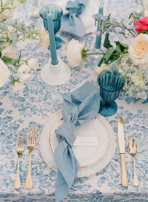 Blue Modern Wedding Decor, Wedding Place Setting Knotted Napkin, Blue Glass Cups Wedding, Vintage Dusty Blue Wedding, Vintage Blue And White Wedding Theme, Wedding Plate Setting Napkins, French Blue Table Setting, Blue Place Setting Wedding, Dusty Blue Italian Wedding