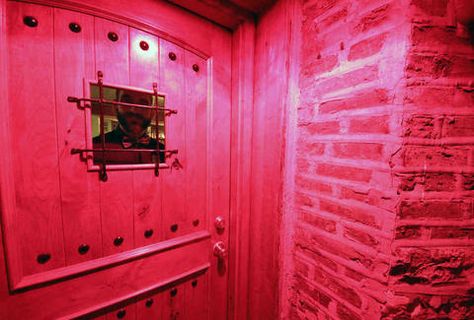 Chicago Speakeasies - The Best Secret Hidden Bars - Thrillist Chicago Weekend, Chicago Bars, Places In Chicago, Secret Bar, Speakeasy Bar, Moving To Chicago, Hidden Bar, Hidden Places, Chicago Travel