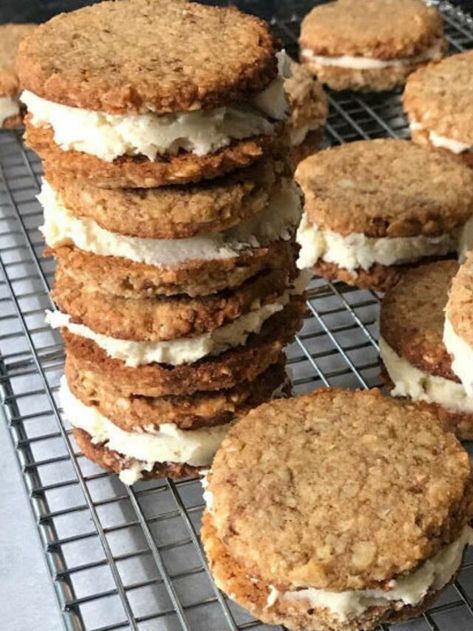 Keto Oatmeal Cream Pies, Low Carb Oatmeal, Creme Pie, Keto Oatmeal, Oatmeal Creme Pie, Coconut Oatmeal, Keto Cookie Recipes, Oatmeal Cream Pies, Cream Pies