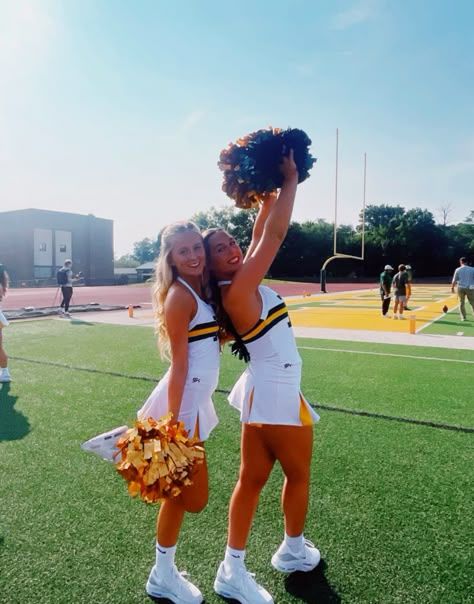 Camo Theme Football Game Cheerleaders, Game Day Poses Cheer, Football Season Cheer Pictures, Cheer Instagram Story, Fnl Picture Ideas, Cheer Group Pictures, Cheer Picture Ideas, Fnl Cheer, Tcu Cheerleaders