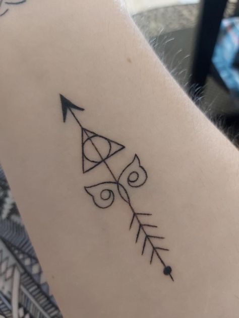 Small Matching Harry Potter Tattoos, Hedwig Tattoo Harry Potter, Matching Harry Potter Tattoos, Hedwig Tattoo, Snitch Tattoo, Harry Potter Tattoos, Weird Tattoos, Arrow Tattoo, Country Girl Style