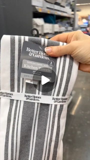 Hometalk on Instagram: "3 Walmart Tea Towel Hacks🤯" Homemade Towels, Tea Towel Curtains, Fold Tea Towels, How To Hang Towels, Kitchen Sink Curtains, Dish Towels Diy, Tea Towels Crafts, India Pakistan Match, Dish Towel Crafts