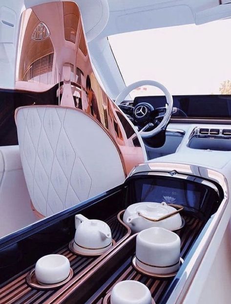 if you want luxury rosegold is the way to go Mercedes Auto, Top Luxury Cars, Luxury Car Interior, Lamborghini Veneno, Lux Cars, Pagani Huayra, Mercedes Maybach, Car Goals, Bmw I8