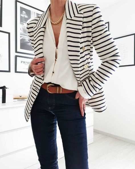 Striped Blazer Outfit, Checked Shirt Dress, Blazer Outfit, Printed Blazer, Striped Blazer, Looks Chic, Long Sleeve Blazers, Blazer Outfits, Blazer Fashion