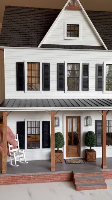 Miniatures and Dollhouse scenes-Robina on Instagram: "Here is the current state of the exterior of my Vermont junior Farmhouse. It needs some porch decor, and I am on the fence about adding some landscaping. I probably will do some eventually, after I get a few other projects done. Happy Friday!! #vermontfarmhousejr #miniatures #oneinchscale #dollhouse #dockskåp #puppenhaus #miniaturas" Big Doll House, Dollhouse Decorating, Victorian Porch, Diy Barbie House, Dollhouse Design, Victorian Farmhouse, Doll House Plans, Mini Doll House, Doll House Crafts