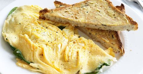 Make the perfect omelette for breakfast with our fabulous recipe and 'eggspert' tips! Egg Omelette Recipe, Perfect Omelette, Art Of Cooking, Omelette Recipe, Slow Cooked Lamb, Easy Lunch Recipes, Roast Dinner, Sunday Roast, Food Tasting