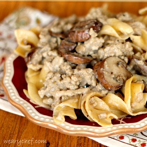 Healthy Hamburger Stroganoff - This #30minutemeal will please your whole family! via wearychef.com Slow Cooker Chicken Stroganoff, Easy Ground Beef Stroganoff, Healthy Hamburger, Hamburger Stroganoff, Weekly Dinner Menu, Ground Beef Stroganoff, Chicken Stroganoff, Weekly Dinner, Homemade Gravy