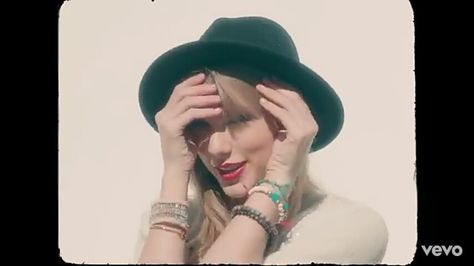 Queen Tay 22 Taylor Swift, 22 Taylor, Red Season, We Heart It, Taylor Swift, Swift, Lost