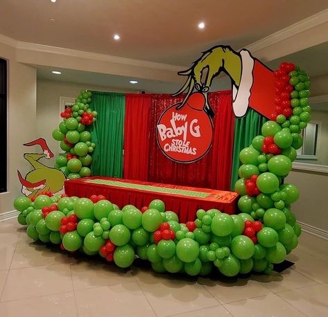 Grinch Baby Shower Ideas, Christmas Grinch Party, Grinch Baby, Baby Shower Cake Ideas, Baby Shower Food Ideas, Shower Food Ideas, Christmas Balloon Decorations, Grinch Christmas Party, Baby Grinch