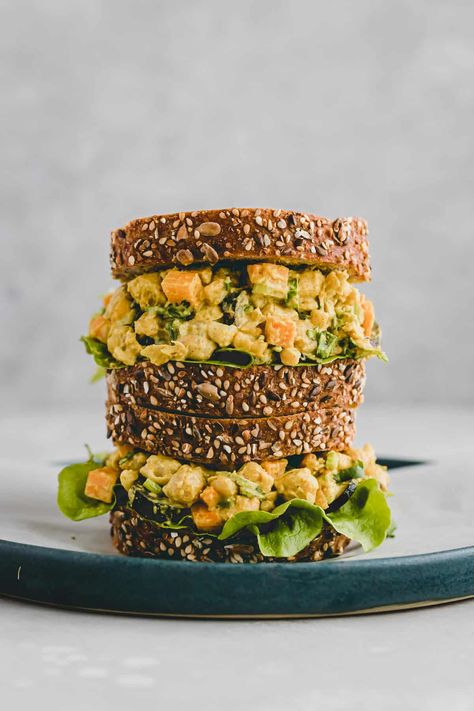 Curried Chickpea Salad & Sandwich - Aline Made Curried Chickpea Salad, Salad Spinach, Chickpea Salad Sandwich, Vegan Brunch, Vegan Curry, Shrimp Salad, Salad Sandwich, Chickpea Salad, Meatless Meals