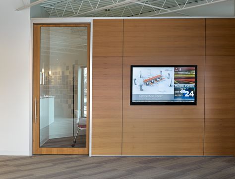 Genius Wall With TV Integration Office Cabin Wooden Partition Design, Clinic Partition Design, Office Partition Design Wooden, Wall With Tv, Office Partition Design, Wooden Partition Design, Law Office Design, Doctor Clinic, Executive Office Design