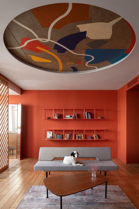 Apartment as Medina by CXEMA - Dwell Interior Design Per La Casa, Living Room Orange, Living Room Ceiling, Design Del Prodotto, Red Walls, The Ceiling, Interior Trend, Ceiling Design, Colorful Interiors