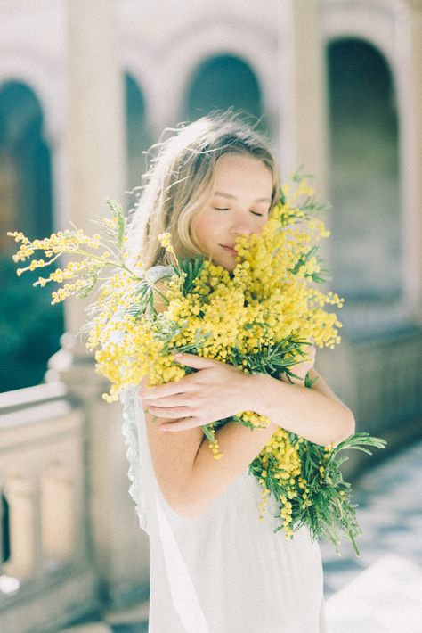 Mimosa portrait shooting Mimosa Flower, Celebrating Women, Flower Model, Flower Photoshoot, Women Around The World, Cloth Flowers, Holding Flowers, Floral Photography, Shoot Inspiration