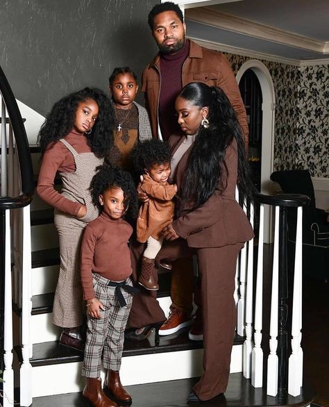 THEY MAKE BROWN SUITS ??!!!  @mrsmayo51 & family 🖤 Dress Up Family Photos, Fall Photoshoot Outfits Family, Fall Photoshoot Outfits, Photoshoot Outfits Family, Family Portrait Outfits, Make Brown, Couple Black, African American Family, Blessed Family