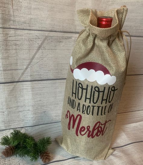 Wine Gift Wrapping, Christmas Wine Bags, Wine Christmas Gifts, Christmas Craft Show, Custom Birthday Shirts, Cricut Christmas Ideas, Christmas Wine Bottles, Wine Gift Bag, Holiday Wine