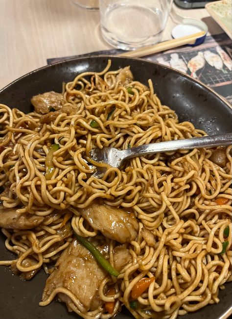 Yakisoba Aesthetic, Chicken Yakisoba, Lover Aesthetic, Food Motivation, Food Instagram, Girl Dinner, Japan Aesthetic, Future Lifestyle, Instagram Food