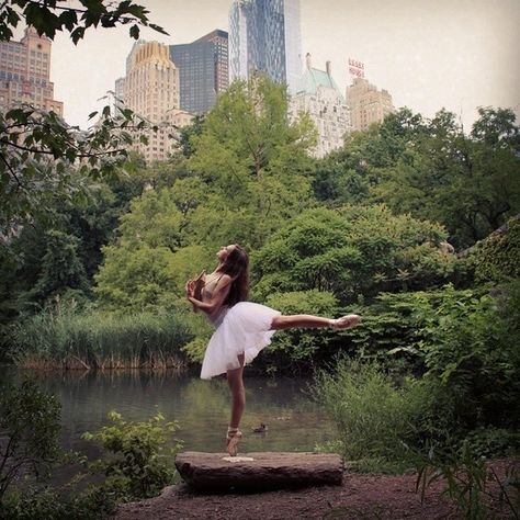 Ballet Senior Pictures, Outdoor Dance Photography, Dance Photo Shoot, Dance Picture Poses, Ballet Pictures, Dance Photography Poses, Bridge Photography, Ballet Poses, Ballet Photos